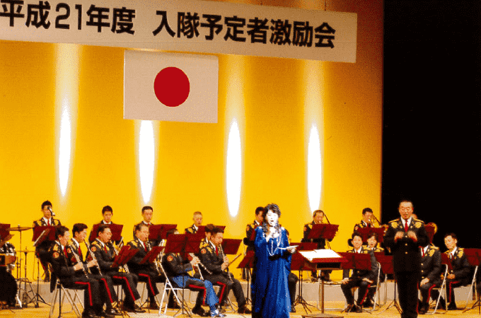 自衛隊大阪地方本部入隊者激励式典、国歌ソロ、日本の歌